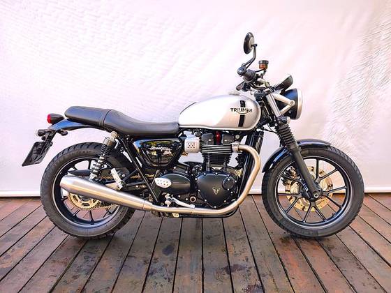 TRIUMPH STREET TWIN 